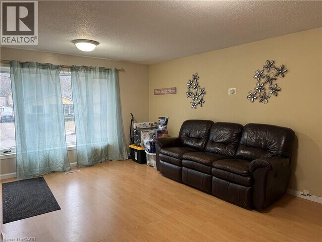 Photo du bâtiment - 60 Helene Crescent