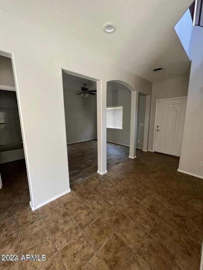 Foto del edificio - 4661 E Laurel Ave