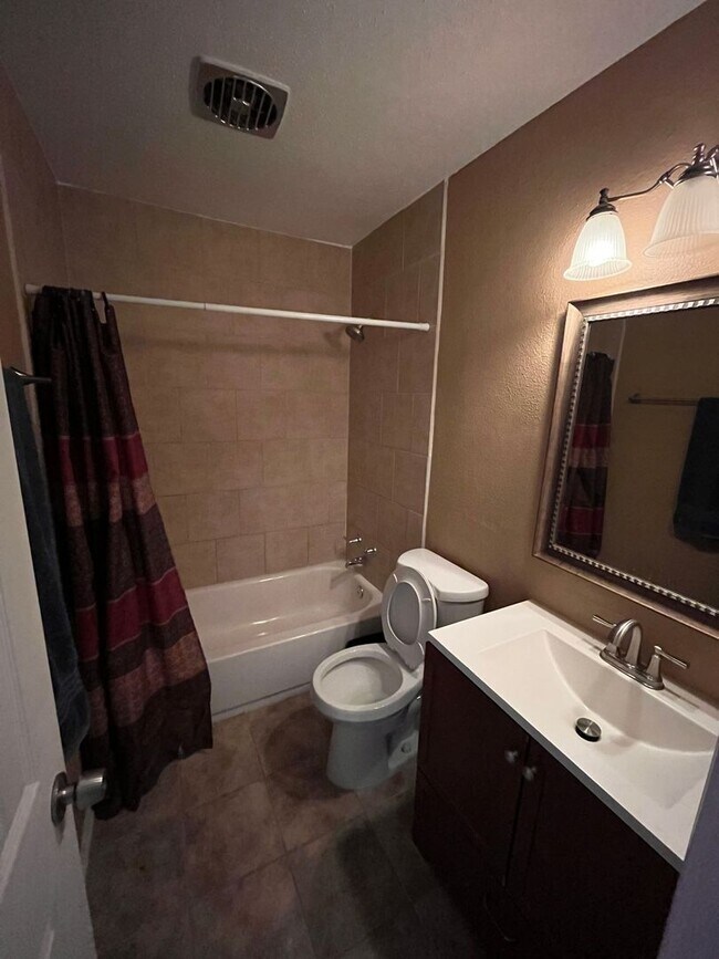 Foto del edificio - Move in ready!