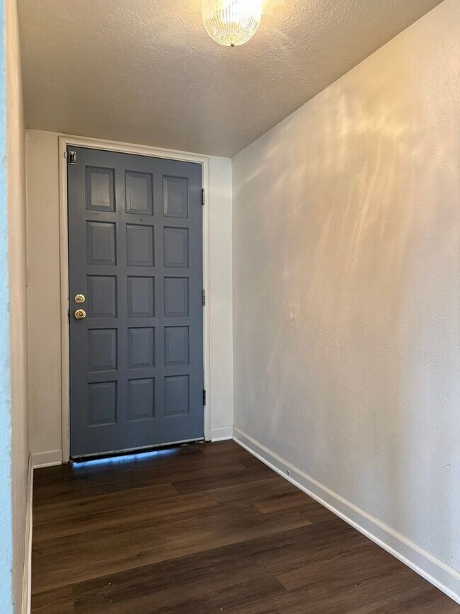 Foto del edificio - Available NOW! 4/2 With New Exterior Paint!!