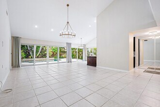 Building Photo - 203 E River Park Dr