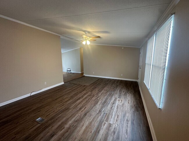 Foto del edificio - 5716 Parkton Rd ~ Windy Pines