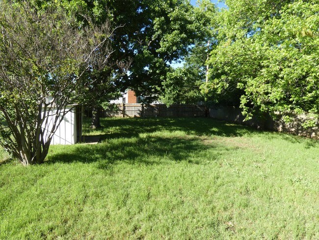 Building Photo - 315 E Steed Dr