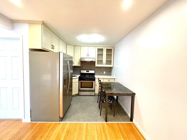 Foto del edificio - 3728 Judah St