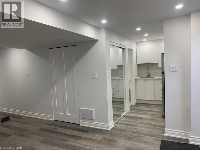 Building Photo - 1005 Farmstead Dr