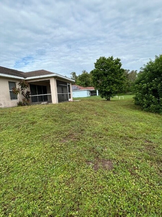 Foto del edificio - SPACIOUS 3Bd / 2 Ba SINGLE FAMILY HOUSE AVAILABLE