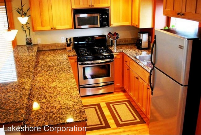 Building Photo - 3 br, 2.5 bath House - 130 N 101st St