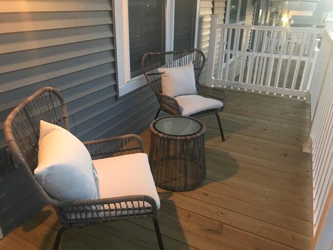 Spacious balcony attached to the 3rd bedroom - 2719 Pinebrook Rd