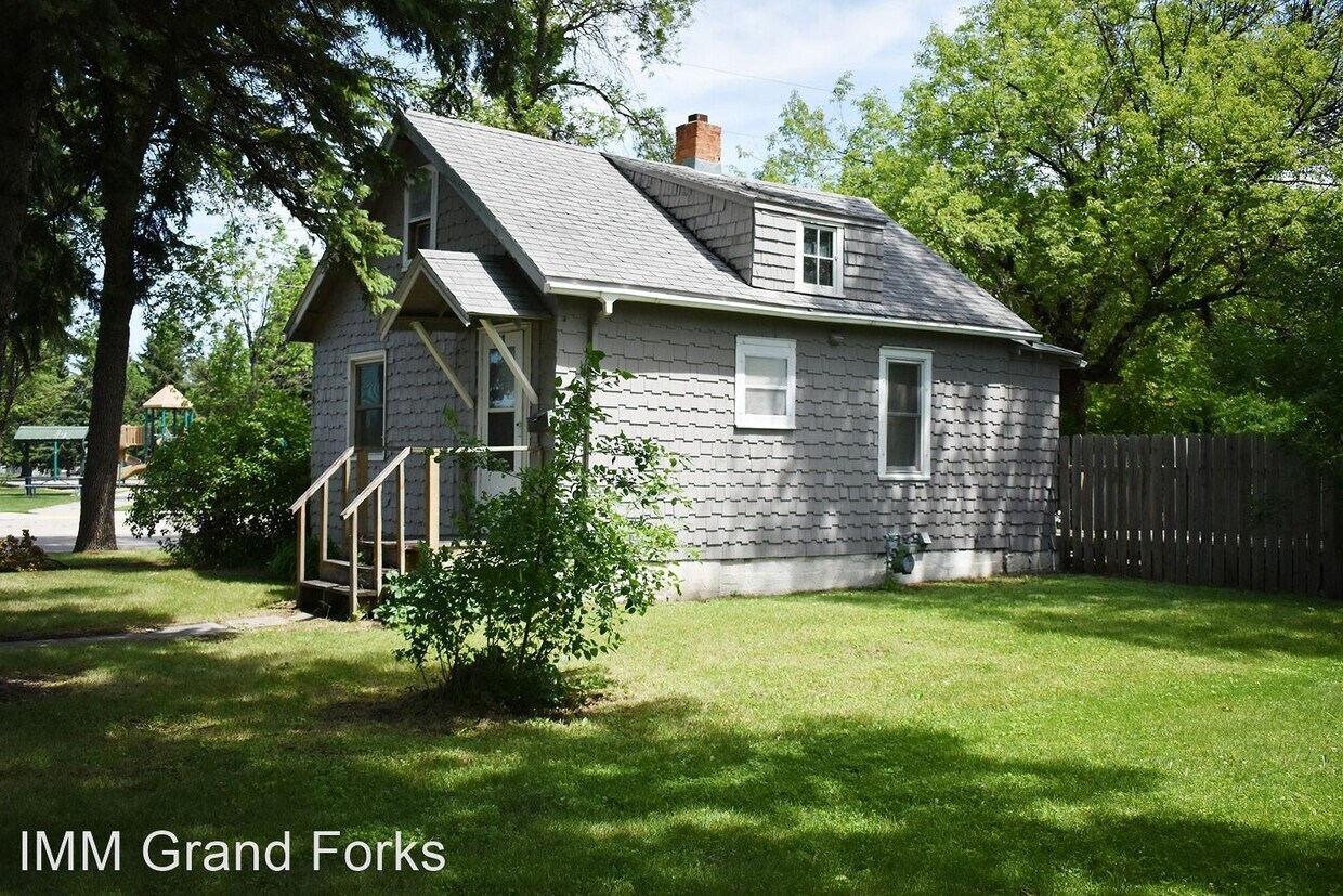 Primary Photo - 3 br, 2 bath House - 701 S. 10th St