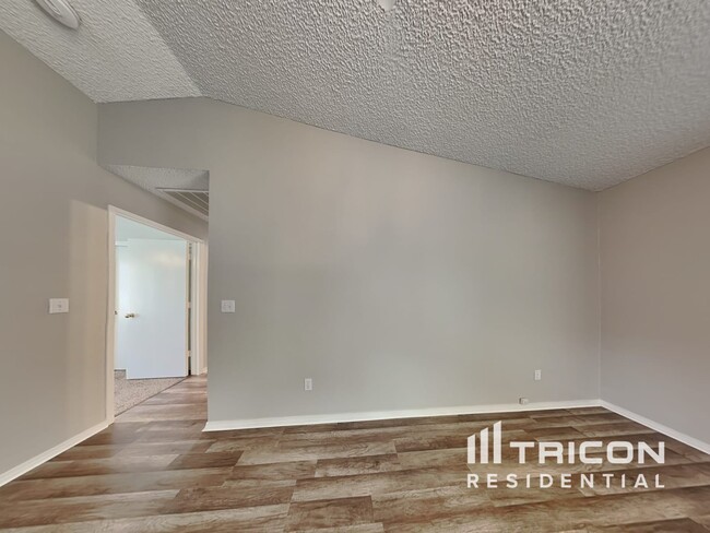 Foto del edificio - 7860 Big River Dr