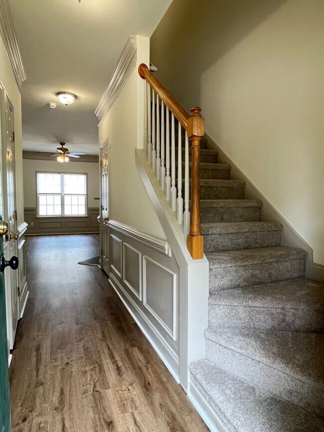 Foto del edificio - Refreshed 2 Bed Townhome in South Charlott...