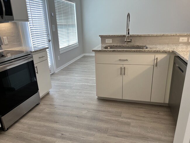 Kitchen - 10637 Brothers Ln