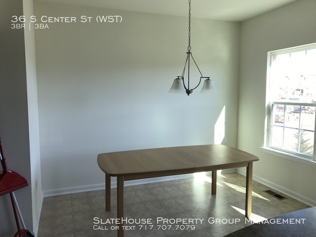 Building Photo - Super new and modern 3 story town house