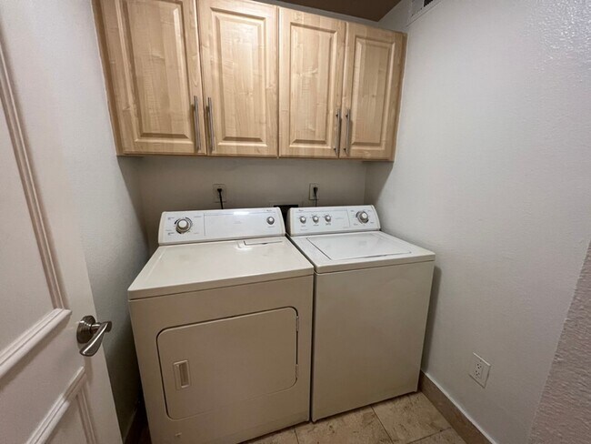 Building Photo - Meridian Unique 2/Bd 2/Ba St Tropez Floor ...