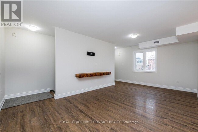 Building Photo - 35 Madelaine Dr