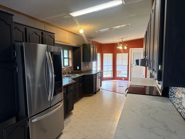 Building Photo - 6870 Memorial Dr