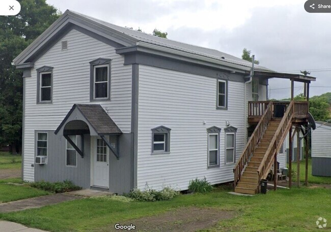 Building Photo - 2 Maple Ave