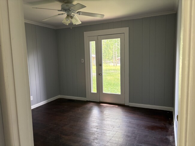 Building Photo - 2405 Ridgeland Dr