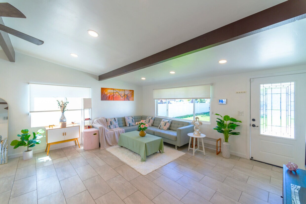 Foto principal - 9853 St George St