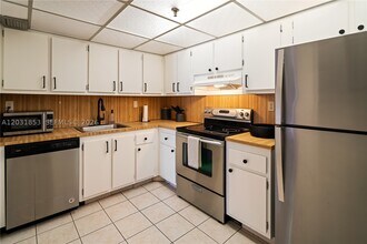 Building Photo - 2625 Collins Ave
