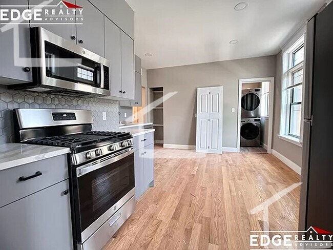 Foto del edificio - Fantastic Luxury Big Bed Near Cleveland Ci...
