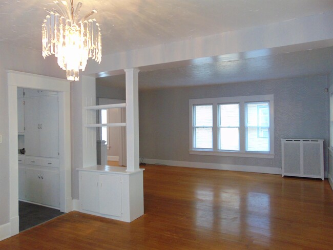 Building Photo - 722 Bond St