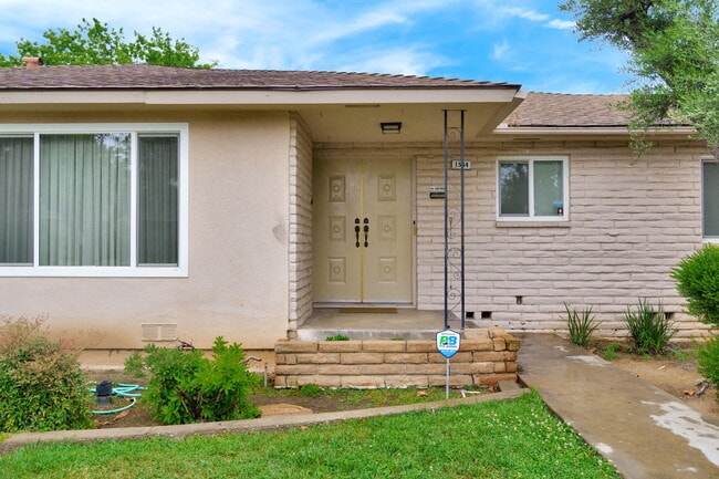 Foto del edificio - 1564 E Escalon Ave