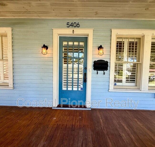 Building Photo - 5406 N Suwanee Ave