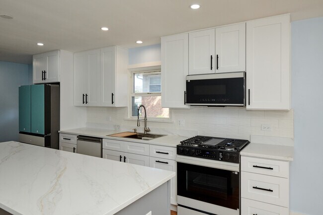 Foto del edificio - 8544 W Roseview Dr