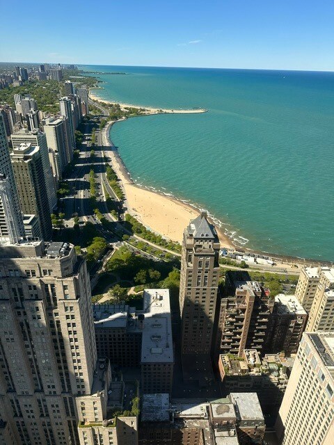 Foto del edificio - 175 E Delaware Pl