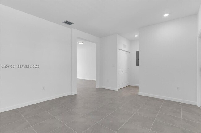 Foto del edificio - 2660 SE 28th St