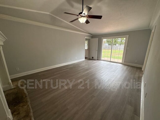 Foto del edificio - 3346 Ravenwood Dr