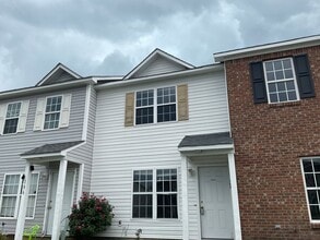 Building Photo - 104 Pinegrove Ct