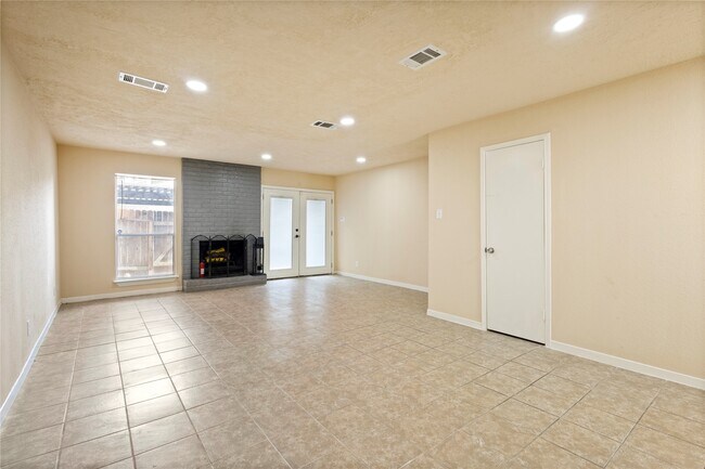 Foto del edificio - 5921 Arncliffe Dr