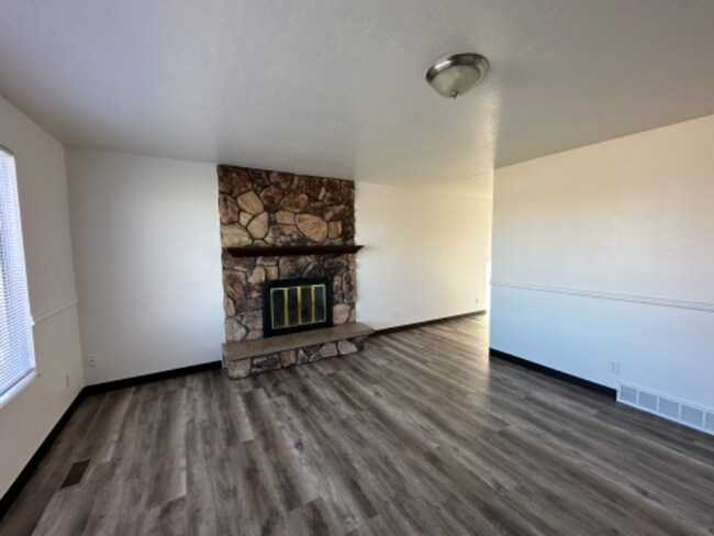 Building Photo - 535 W 400 N