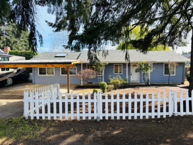 Primary Photo - Huge Yard in Beaverton!