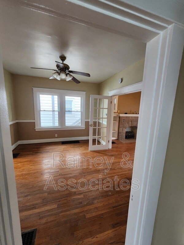 Foto del edificio - 3635 Taylor Blvd