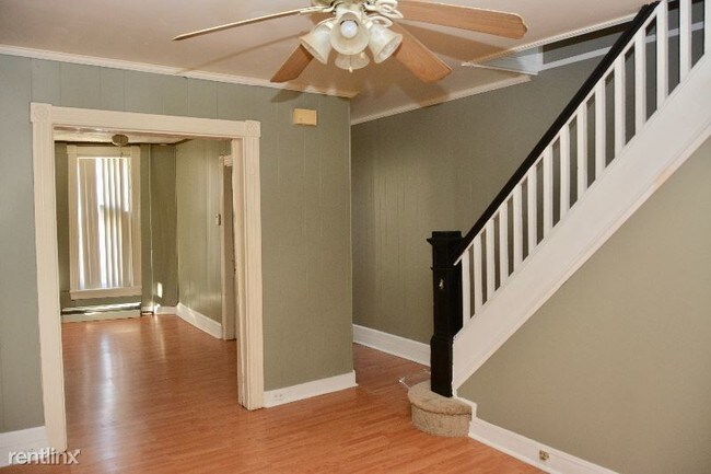 Building Photo - 3 br, 1 bath Townhome - 1813 Aiken St