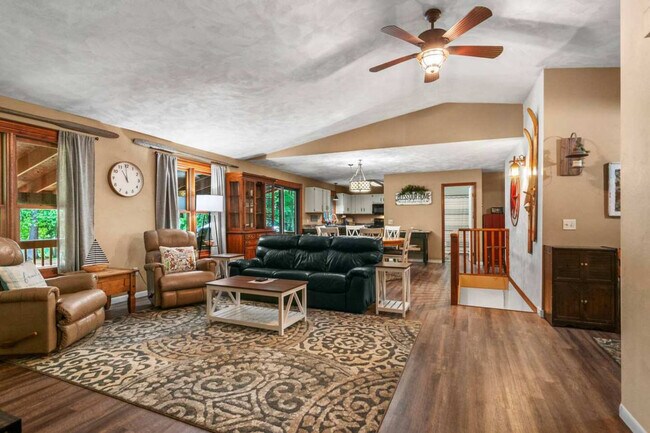 Foto del edificio - 2210 E Dixon Lake Rd