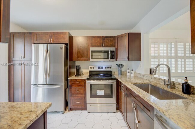 Building Photo - 6553 NW 99th Ave