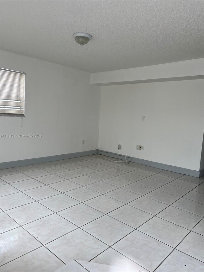 Foto del edificio - 5067 NW 5th St