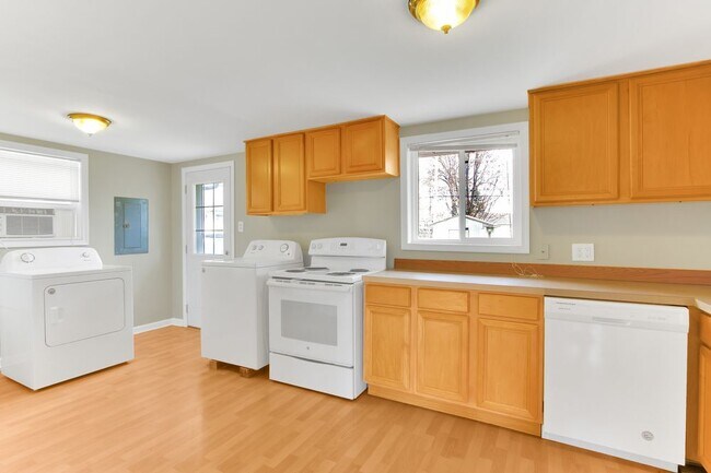 Building Photo - Newly Remodeled 3 Bedroom 1 Bath Home