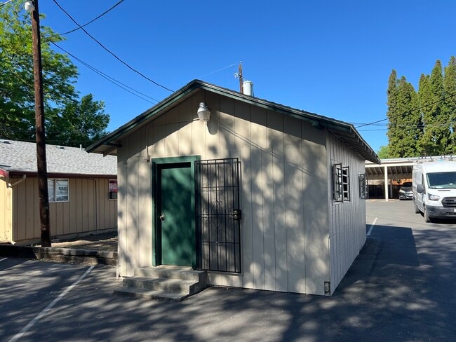 Laundry, Onsite coin opt - Quail Ridge Apartments
