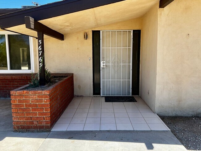 Foto del edificio - 56769 Joshua Dr