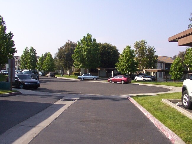 Building Photo - 8536 Summerdale Rd