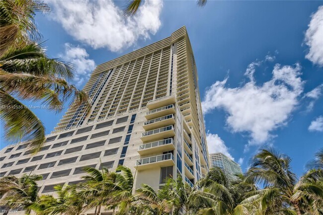 Building Photo - 3 br, 2.5 bath House - 16699 Collins Ave A...