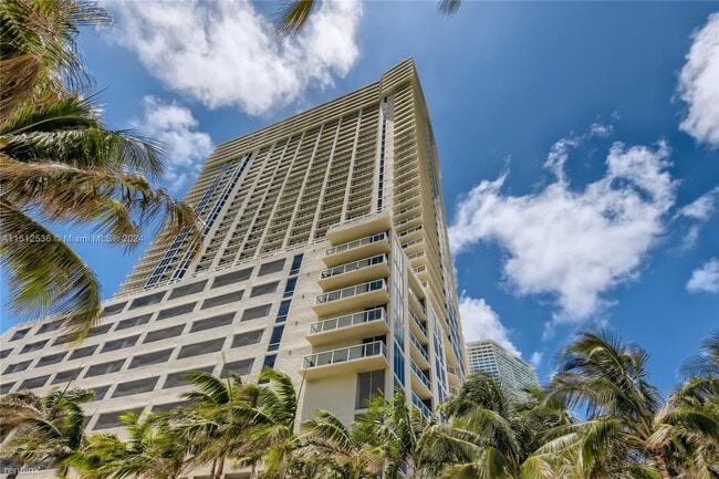 Foto del edificio - 3 br, 2.5 bath House - 16699 Collins Ave A...