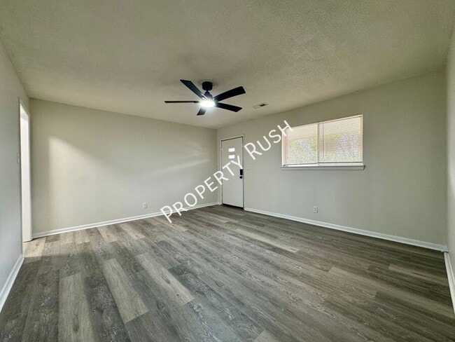 Foto del edificio - 1012 N Hickory St