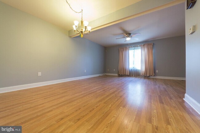 Foto del edificio - 9052 Centerway Rd