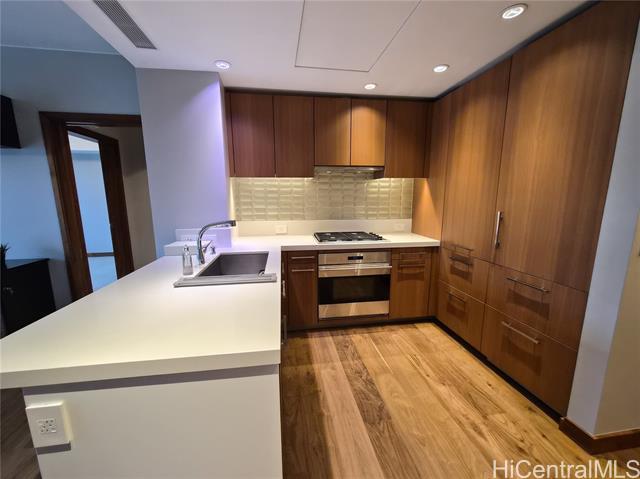 Building Photo - 1555 Kapiolani Blvd